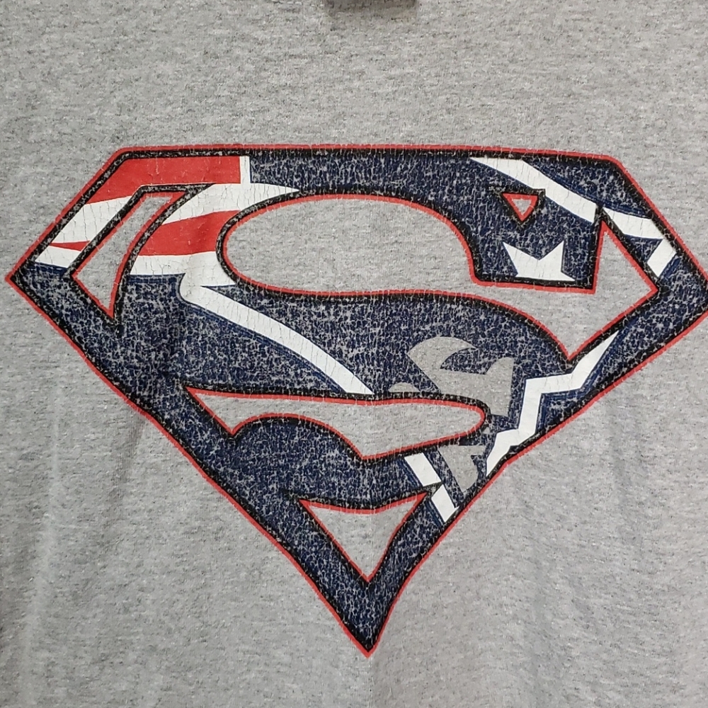 HOST PICK X2. Vintage Men's Gildan Superman T-shirt - Picture 3 of 4